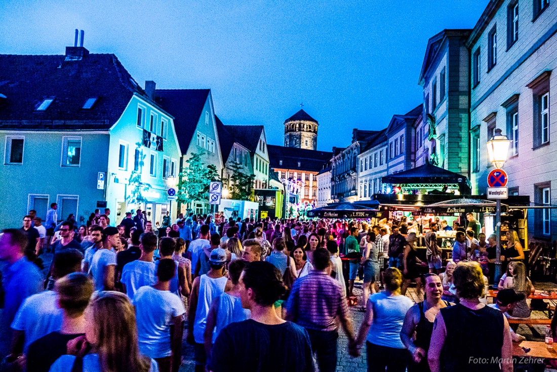 Foto: Martin Zehrer - Bayreuther Bürgerfest... gigantische Sommernacht, freundliche Menschen, romantische Gassen, gutes Essen und Musik der besonderen Art :-) Ein gelungenes, tolles Fest!!! 