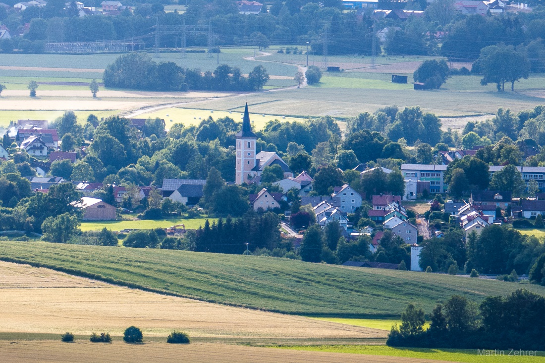 Foto: Martin Zehrer - Zu erkennen ist Kulmain. In der Mitte des Bildes ragt der Kirchturm hervor. 