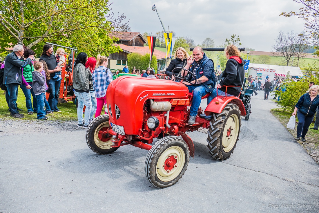 Foto: Martin Zehrer - Bulldogtreffen Kirchenpingarten am 7. Mai 2017: auf gehts zur Rundfahrt mit ca. 300 Traktoren...  