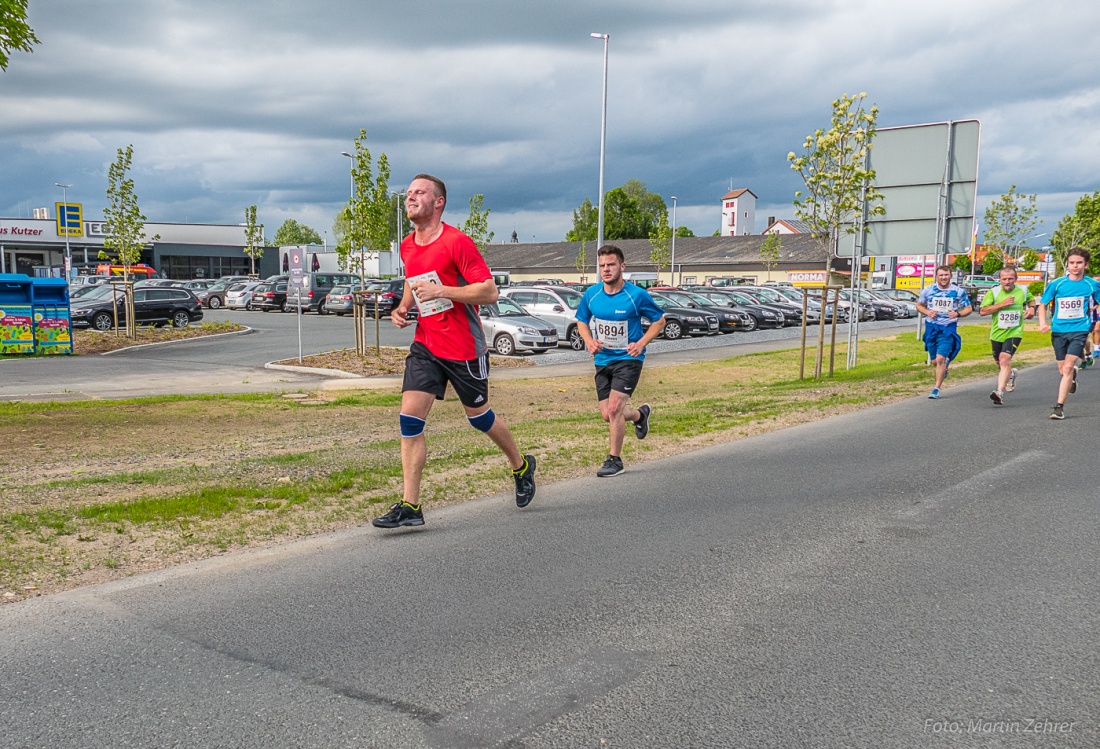 Foto: Martin Zehrer - Nofi-Lauf 2017: Start am Stadtplatz und Ziel beim Siemens... 5,9 Kilometer durch Kemnath und rund herum. Mehr als 8000 Teilnehmer fanden sich in Kemnath zusammen um die S 