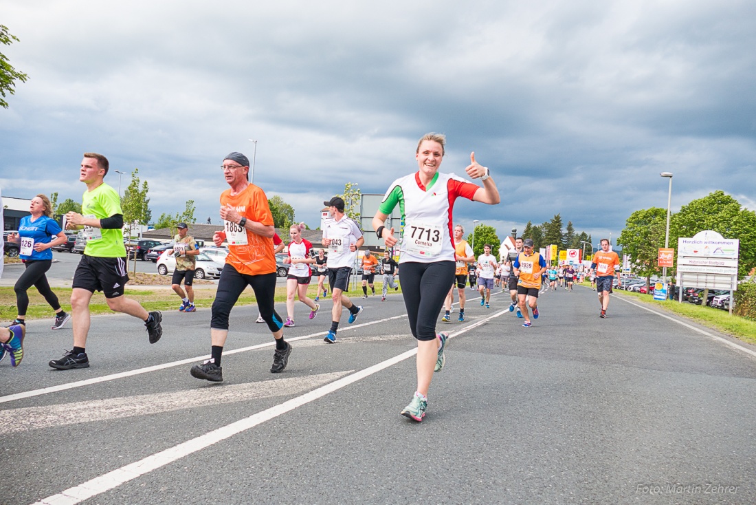 Foto: Martin Zehrer - Nofi-Lauf 2017: Start am Stadtplatz und Ziel beim Siemens... 5,9 Kilometer durch Kemnath und rund herum. Mehr als 8000 Teilnehmer fanden sich in Kemnath zusammen um die S 