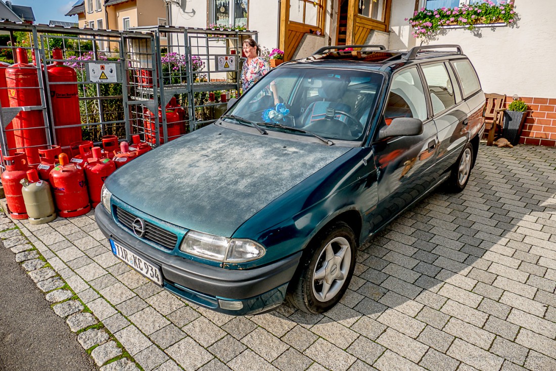 Foto: Martin Zehrer - 1.000.000 Kilometer Laufleistung - Vom harten Auto-Alltag gezeichnet hat dieser Opel Astra am 24. September 2015 die 1.000.000 Kilometer-Schallmauer durchbrochen. Helmut  