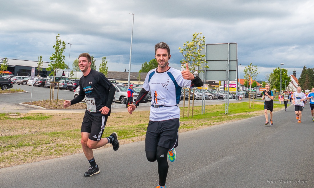 Foto: Martin Zehrer - Nofi-Lauf 2017: Start am Stadtplatz und Ziel beim Siemens... 5,9 Kilometer durch Kemnath und rund herum. Mehr als 8000 Teilnehmer fanden sich in Kemnath zusammen um die S 