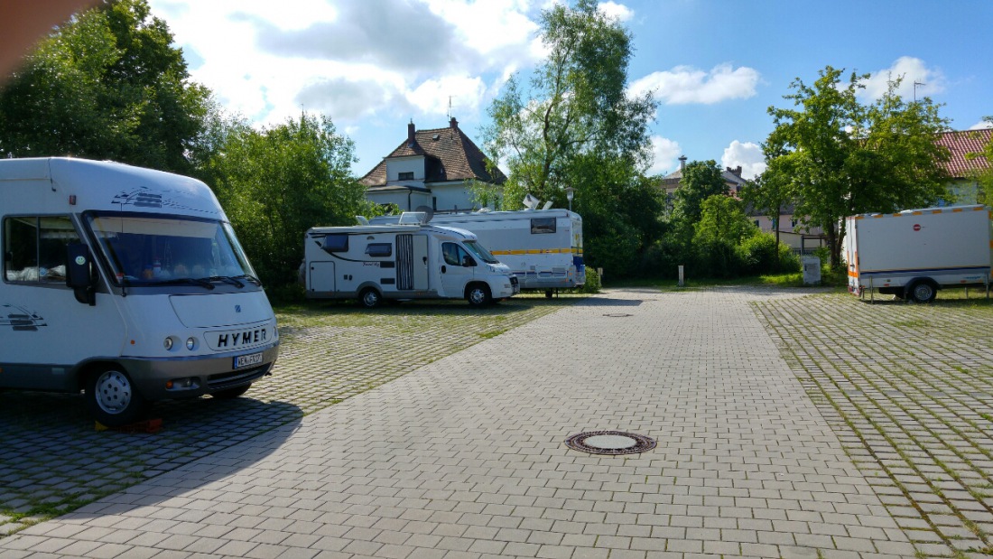 Foto: Martin Zehrer - Der Campingplatz in Kemnath am Eisweiher. Für wenig Geld kann man hier Campieren. Strom, Wasser usw. ist hier vorhanden. 