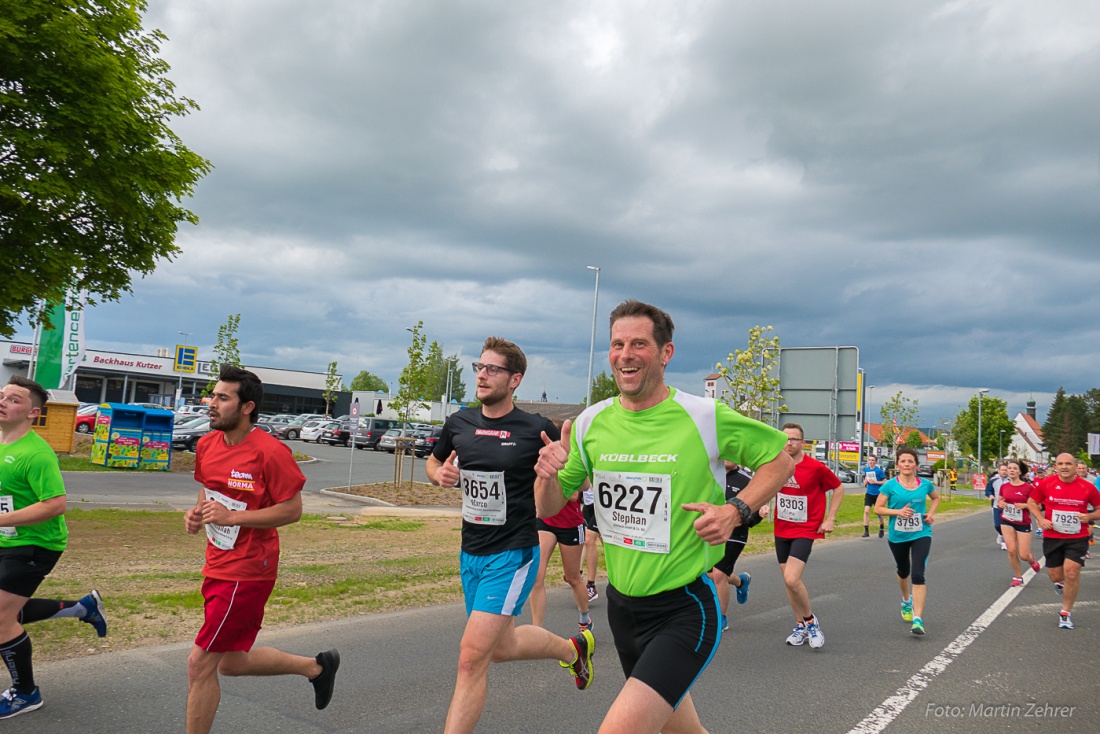 Foto: Martin Zehrer - Nofi-Lauf 2017: Start am Stadtplatz und Ziel beim Siemens... 5,9 Kilometer durch Kemnath und rund herum. Mehr als 8000 Teilnehmer fanden sich in Kemnath zusammen um die S 