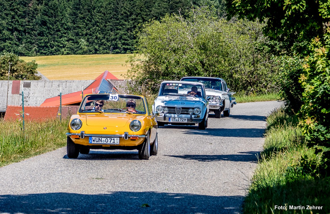 Foto: Martin Zehrer - FIAT, ALFA, CHEVI - Drei Marken, drei sehr unterschiedliche Gesichter. Gleich kommen sie auf dem Armesberg an. Damals hatten unterschiedliche Autos noch unterschiedliche  