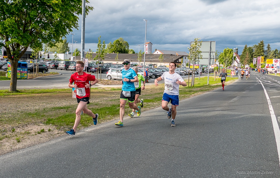 Foto: Martin Zehrer - Nofi-Lauf 2017: Start am Stadtplatz und Ziel beim Siemens... 5,9 Kilometer durch Kemnath und rund herum. Mehr als 8000 Teilnehmer fanden sich in Kemnath zusammen um die S 