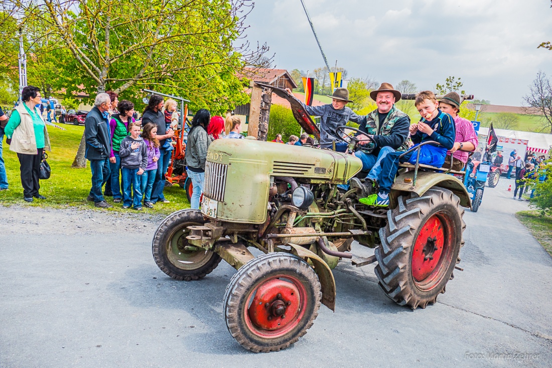 Foto: Martin Zehrer - Bulldogtreffen Kirchenpingarten am 7. Mai 2017: auf gehts zur Rundfahrt mit ca. 300 Traktoren...  