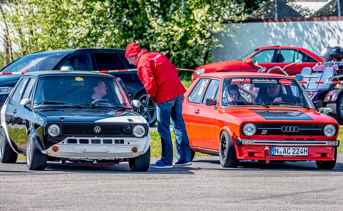 Foto: Martin Zehrer - Warten auf den Einsatz... Motoren warmlaufen lassen und dann los... Flugplatz-Slalom Speichersdorf... 