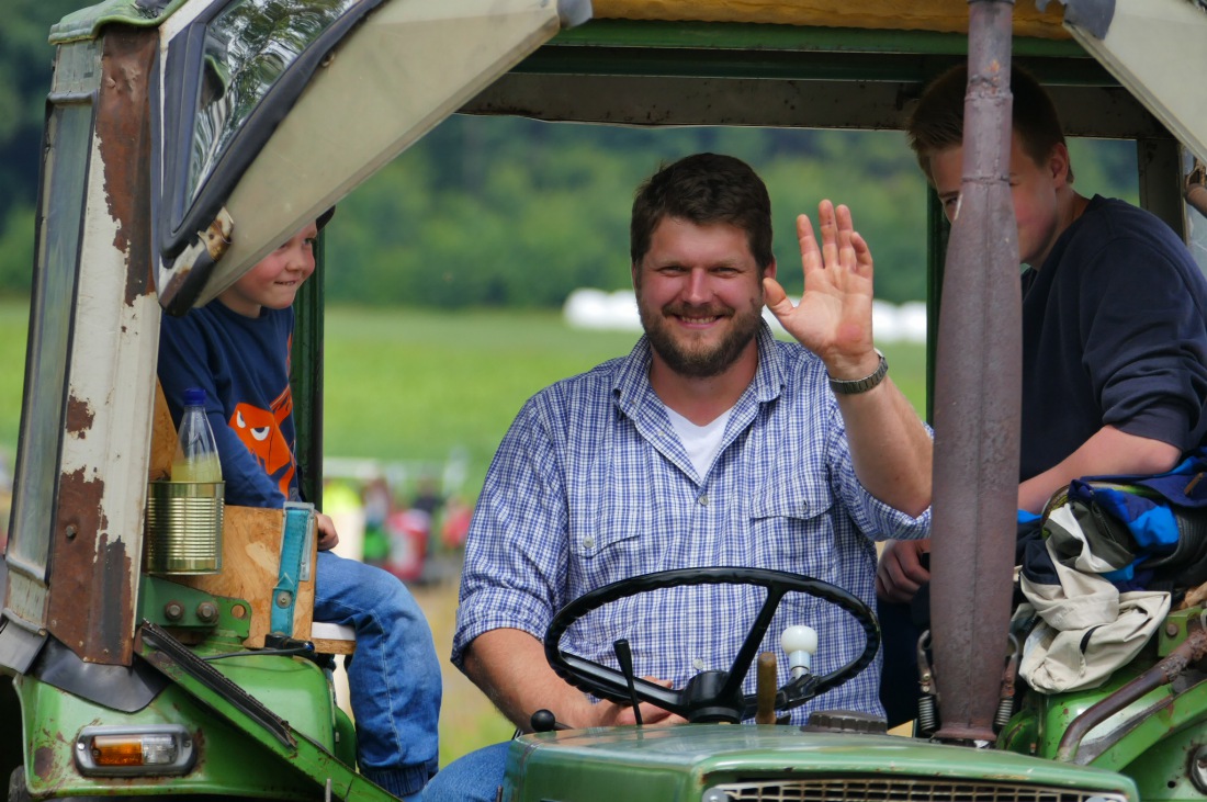 Foto: Martin Zehrer - Traktortreffen 2016 in Oberwappenöst<br />
Trotz Regen am Vormittag kamen an diesem Sonntag ca. 120 Oldtimer-Bulldogs und unzählige Besucher. Zum Mittag hin klarte das Wetter  