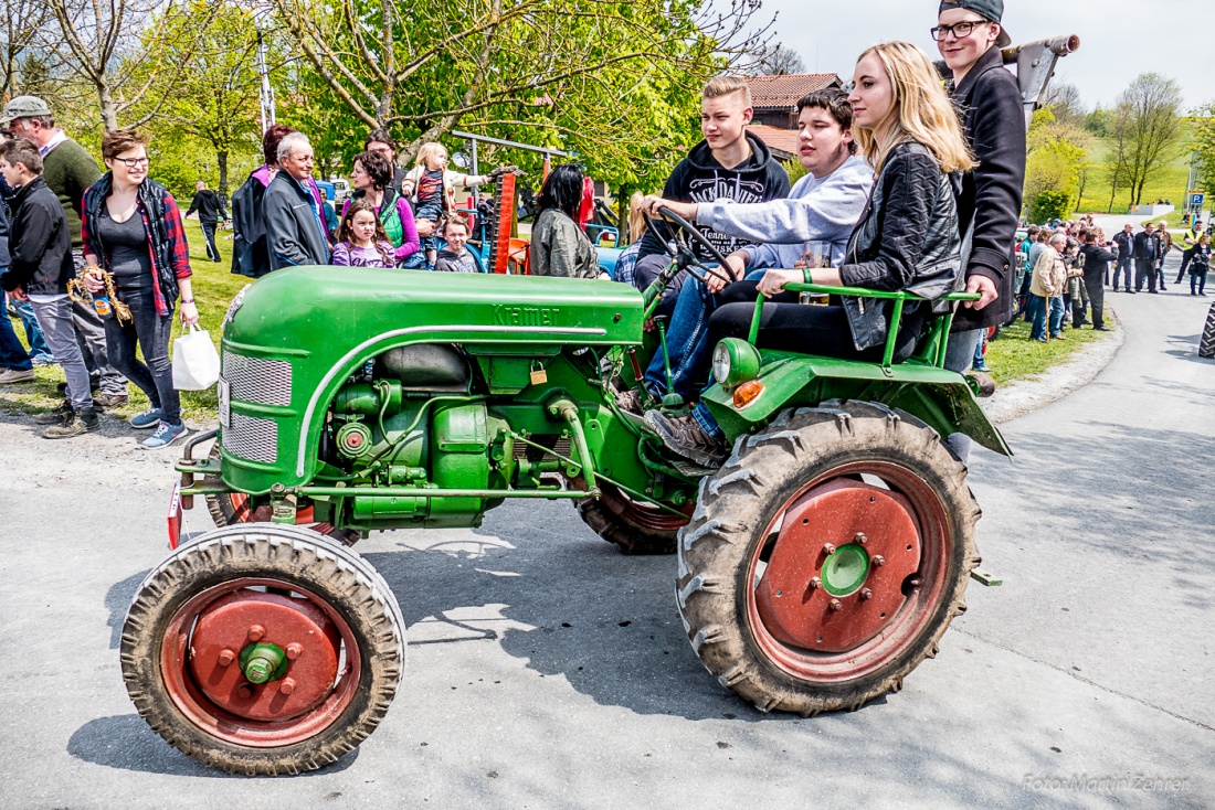 Foto: Martin Zehrer - Bulldogtreffen Kirchenpingarten am 7. Mai 2017: auf gehts zur Rundfahrt mit ca. 300 Traktoren...  