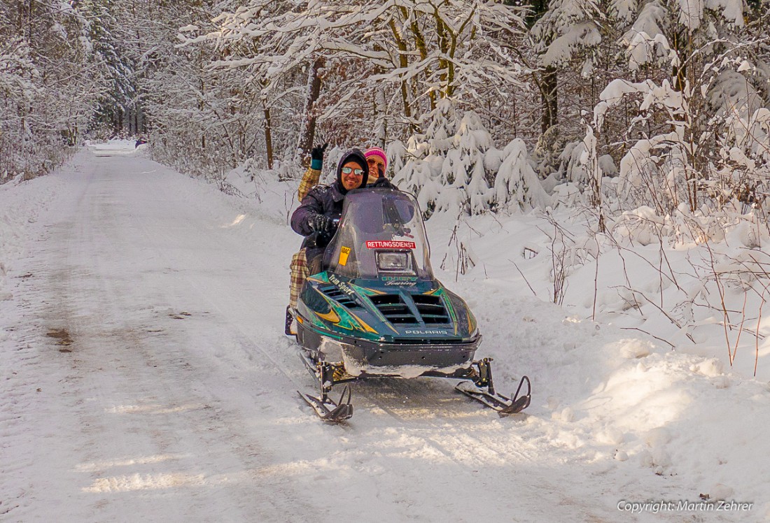 Foto: Martin Zehrer - Rettungsdienst hat Spaß ;-)<br />
<br />
Mit dem Motorschlitten zum Steinwaldhaus 