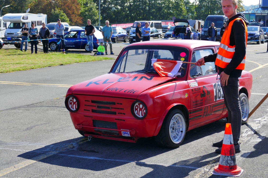 Foto: Martin Zehrer - Rot und schnell... ;-)<br />
<br />
Flugplatz-Slalom des MSC-Sophiental. Bestes Wetter, top Teilnehmer, fairer Motorsport Nähe Bindlach! 