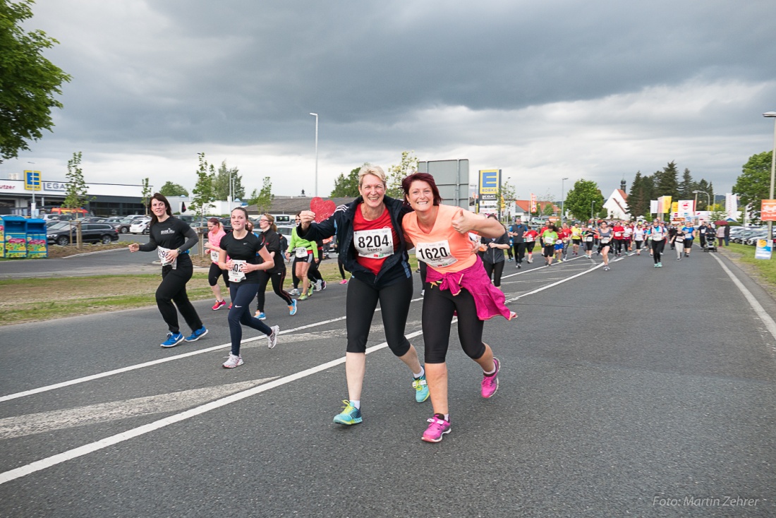 Foto: Martin Zehrer - Nofi-Lauf 2017: Start am Stadtplatz und Ziel beim Siemens... 5,9 Kilometer durch Kemnath und rund herum. Mehr als 8000 Teilnehmer fanden sich in Kemnath zusammen um die S 