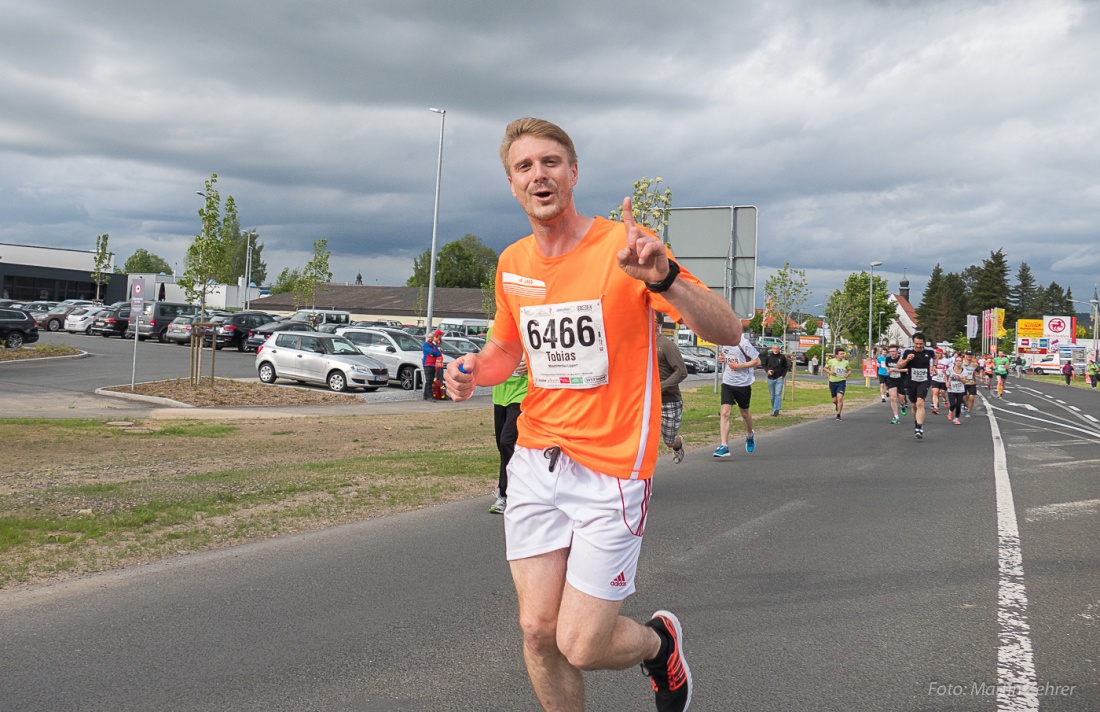 Foto: Martin Zehrer - Nofi-Lauf 2017: Start am Stadtplatz und Ziel beim Siemens... 5,9 Kilometer durch Kemnath und rund herum. Mehr als 8000 Teilnehmer fanden sich in Kemnath zusammen um die S 