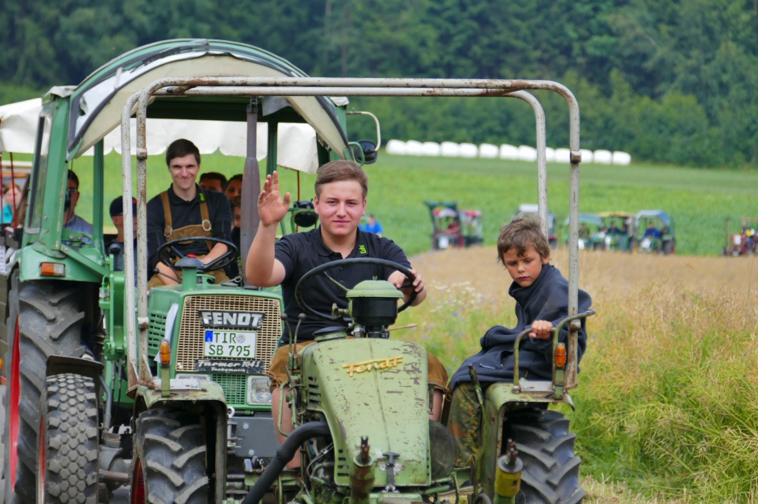 Foto: Martin Zehrer - Traktortreffen 2016 in Oberwappenöst<br />
Trotz Regen am Vormittag kamen an diesem Sonntag ca. 120 Oldtimer-Bulldogs und unzählige Besucher. Zum Mittag hin klarte das Wetter  