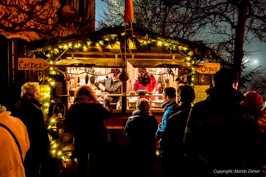 Foto: Martin Zehrer - Einer der vielen Stände auf dem Weihnachtsmarkt am  Wildenreuther Schloss. Crepes... hmmmmmm... ;-) 