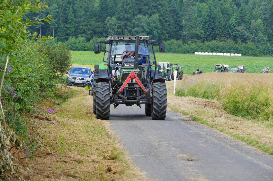 Foto: Martin Zehrer - Traktortreffen 2016 in Oberwappenöst<br />
Trotz Regen am Vormittag kamen an diesem Sonntag ca. 120 Oldtimer-Bulldogs und unzählige Besucher. Zum Mittag hin klarte das Wetter  