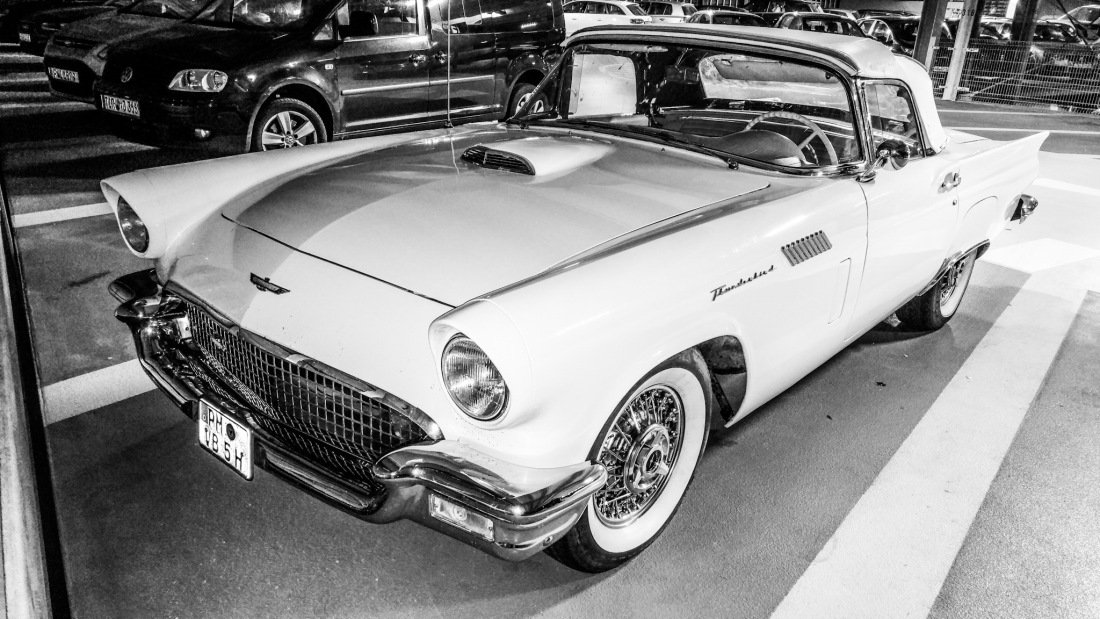 Foto: Martin Zehrer - Amerikanische Geschichte: Ford Thunderbird wurde von 1955 bis 1997 und erneut von 2002 bis 2005 gebaut.<br />
<br />
Der kurz T-Bird genannte Wagen gilt als einer der Klassiker des 