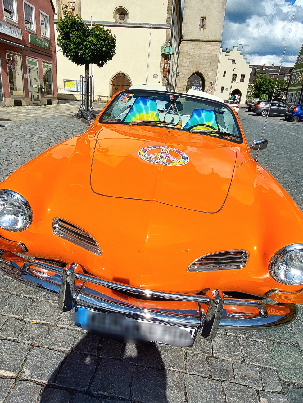 Foto: Martin Zehrer - Ein wunderschöner Zeuge vergangener Tage.<br />
Dieser VW-Oldtimer stand auf dem kemnather Stadtplatz.  