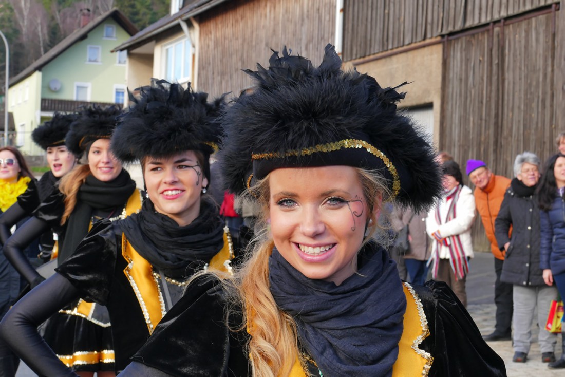 Foto: Martin Zehrer - 44. Faschingszug durch Waldeck am 7. Februar 2016!<br />
<br />
Tanzen, lachen und Gaudi machen ;-)<br />
<br />
Viele Gaudiwagen und unzählige Besucher trafen in Waldeck aufeinander.<br />
Die M 