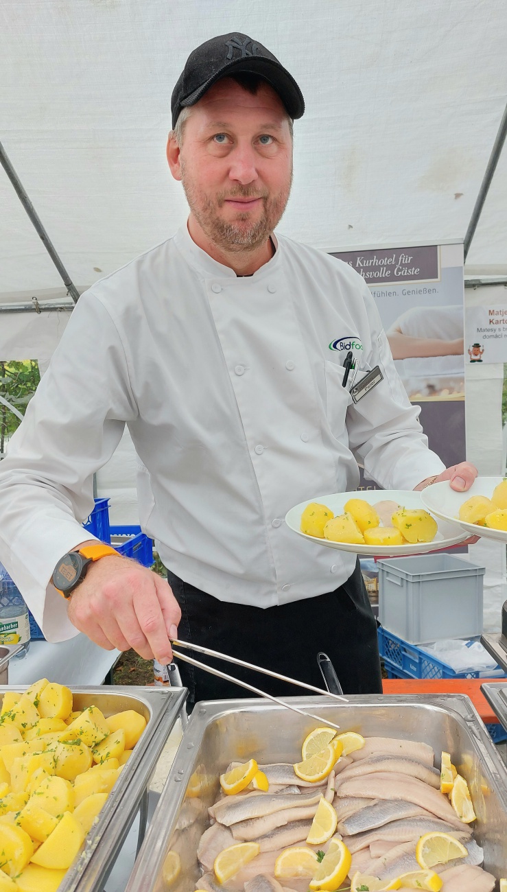 Foto: Martin Zehrer - Sehr lecker: Matjes, natürlich mit Kartoffeln...<br />
Gabs heute auf dem Kartoffelfest von Bad Neualbenreuth... 