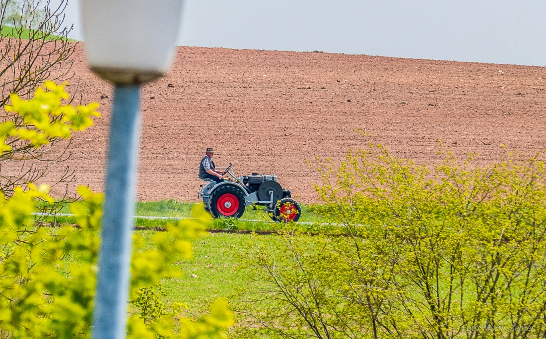 Foto: Martin Zehrer - Unterwegs... Bulldogtreffen Kirchenpingarten am 7. Mai 2017... auf gehts zur Rundfahrt mit ca. 300 Traktoren... <br />
 