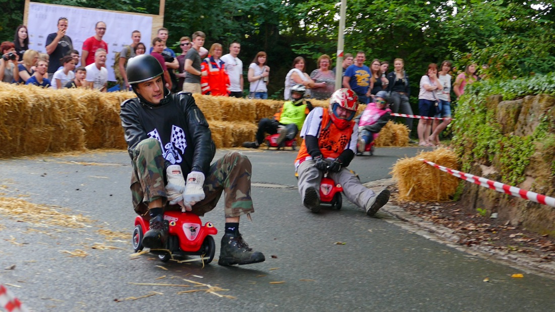 Foto: Martin Zehrer - Fahrgestell einziehen und weiter gehht das Rennen ;-)<br />
<br />
Genial - Die legendären Bobbycar Meisterschaft in Preißach. <br />
"Den of Vice" veranstaltete heute das 3. Bobbycar-R 