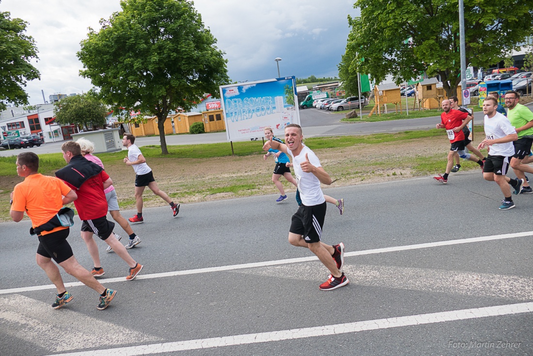 Foto: Martin Zehrer - Nofi-Lauf 2017: Start am Stadtplatz und Ziel beim Siemens... 5,9 Kilometer durch Kemnath und rund herum. Mehr als 8000 Teilnehmer fanden sich in Kemnath zusammen um die S 