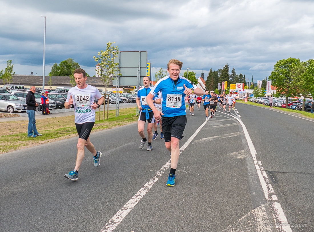 Foto: Martin Zehrer - Nofi-Lauf 2017: Start am Stadtplatz und Ziel beim Siemens... 5,9 Kilometer durch Kemnath und rund herum. Mehr als 8000 Teilnehmer fanden sich in Kemnath zusammen um die S 