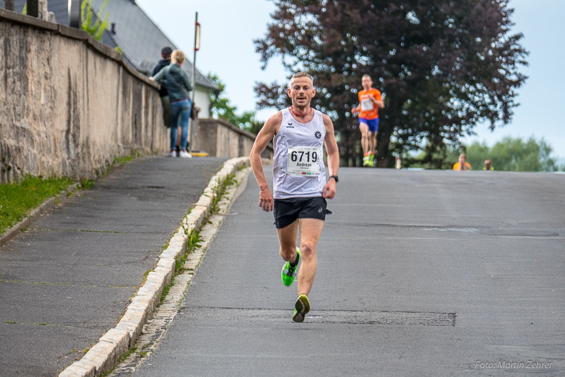 Foto: Martin Zehrer - Nofi-Lauf 2017: Start am Stadtplatz und Ziel beim Siemens... 5,9 Kilometer durch Kemnath und rund herum. Mehr als 8000 Teilnehmer fanden sich in Kemnath zusammen um die S 