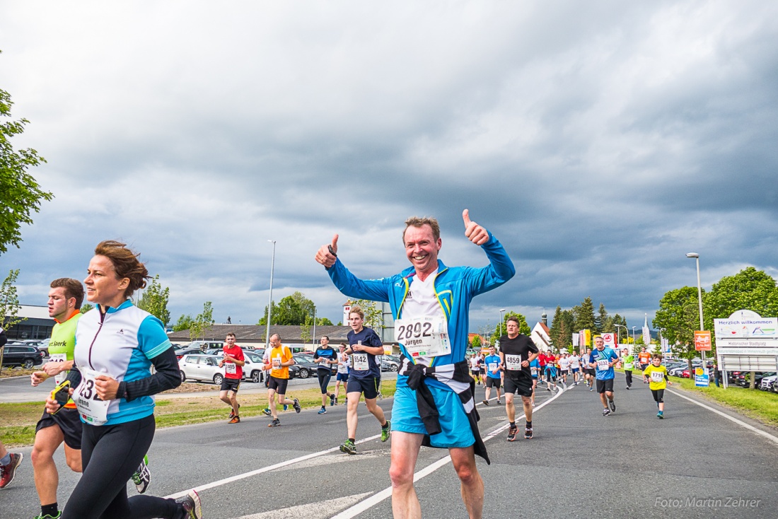 Foto: Martin Zehrer - Nofi-Lauf 2017: Start am Stadtplatz und Ziel beim Siemens... 5,9 Kilometer durch Kemnath und rund herum. Mehr als 8000 Teilnehmer fanden sich in Kemnath zusammen um die S 