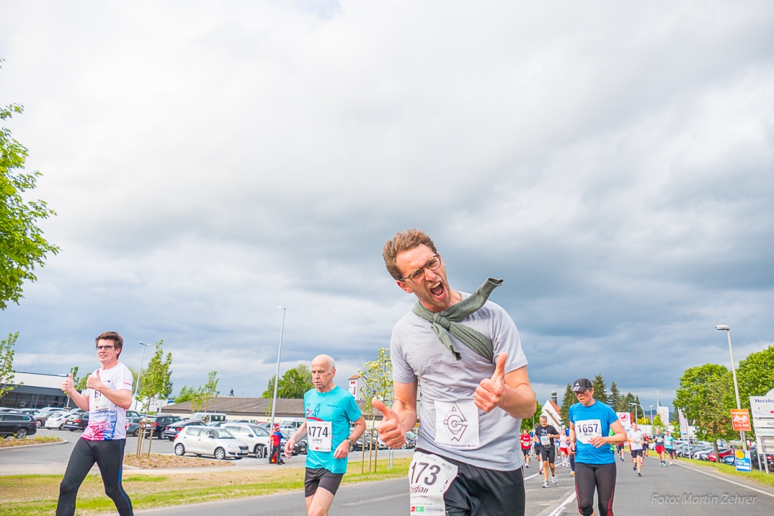 Foto: Martin Zehrer - Nofi-Lauf 2017: Start am Stadtplatz und Ziel beim Siemens... 5,9 Kilometer durch Kemnath und rund herum. Mehr als 8000 Teilnehmer fanden sich in Kemnath zusammen um die S 