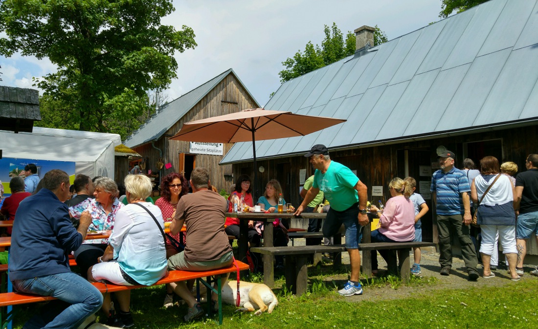 Foto: Martin Zehrer - Kräuterfest am Grassemann - fürs leibliche Wohl war bestens gesorgt... 