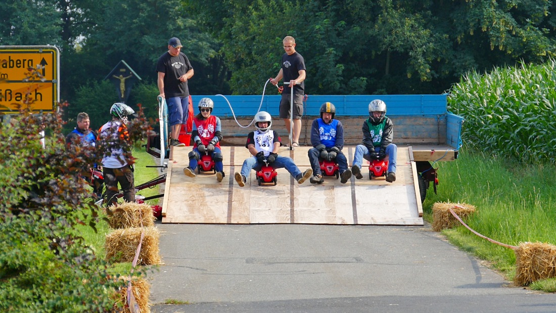 Foto: Martin Zehrer - Gestartet - jetzt gehts um Alles ;-)<br />
<br />
Genial - Die legendären Bobbycar Meisterschaft in Preißach. <br />
"Den of Vice" veranstaltete heute das 3. Bobbycar-Rennen durch die O 