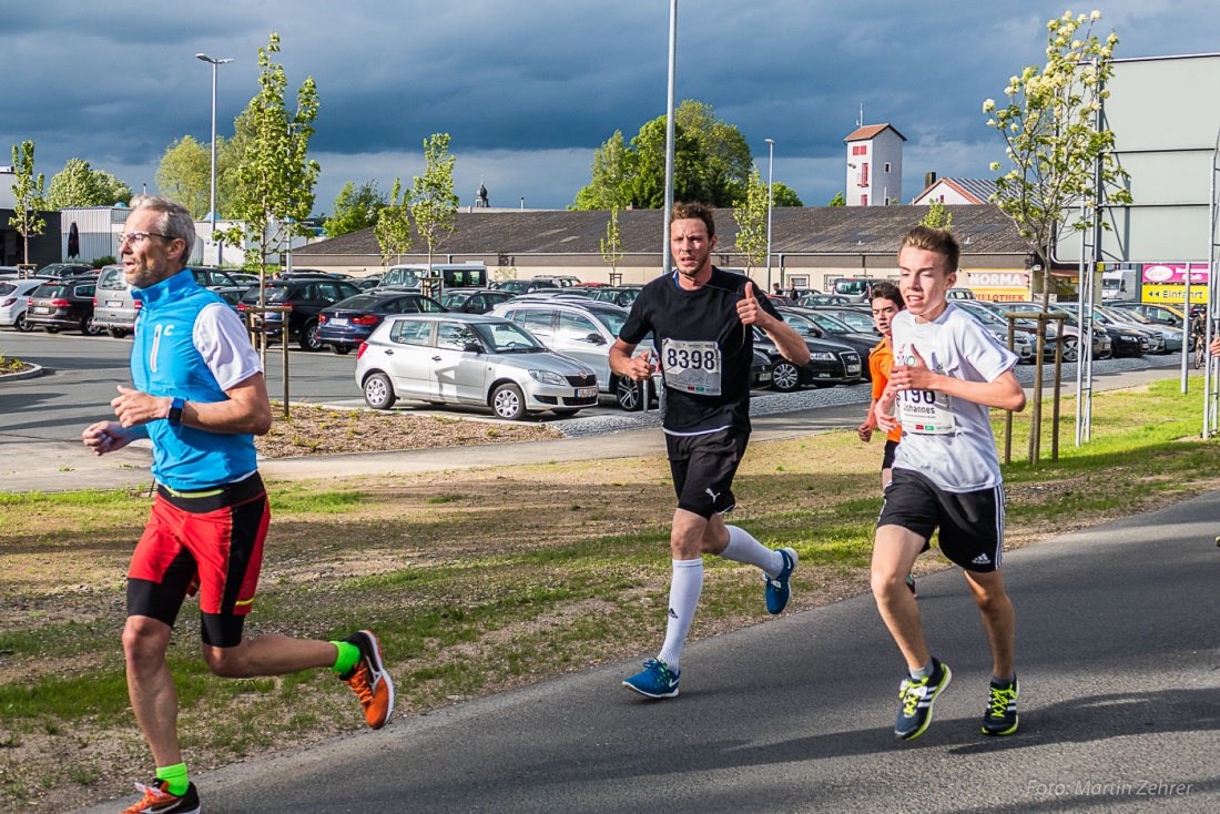 Foto: Martin Zehrer - Nofi-Lauf 2017: Start am Stadtplatz und Ziel beim Siemens... 5,9 Kilometer durch Kemnath und rund herum. Mehr als 8000 Teilnehmer fanden sich in Kemnath zusammen um die S 