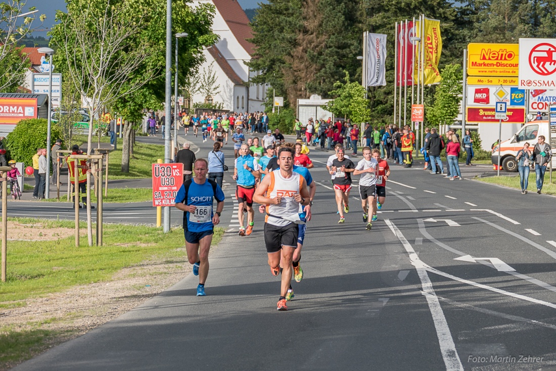 Foto: Martin Zehrer - Nofi-Lauf 2017: Start am Stadtplatz und Ziel beim Siemens... 5,9 Kilometer durch Kemnath und rund herum. Mehr als 8000 Teilnehmer fanden sich in Kemnath zusammen um die S 