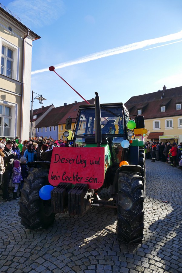 Foto: Martin Zehrer - Mit Schranke unterwegs...<br />
<br />
44. Faschingszug durch Waldeck am 7. Februar 2016!<br />
<br />
Tanzen, lachen und Gaudi machen ;-)<br />
<br />
Viele Gaudiwagen und unzählige Besucher trafen i 