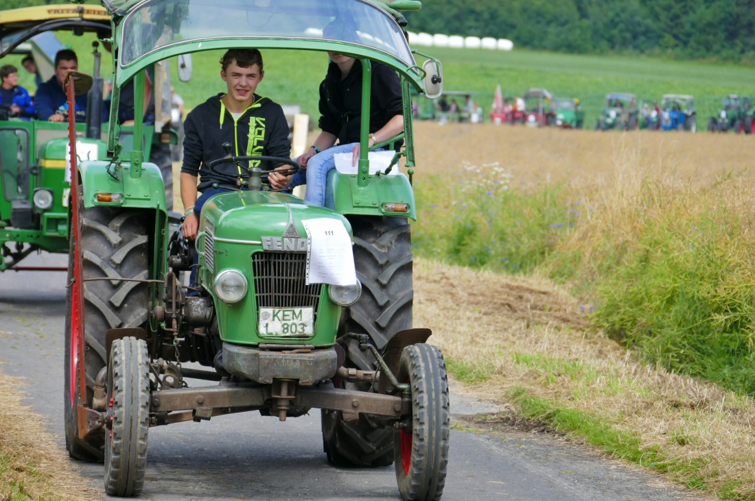 Foto: Martin Zehrer - Traktortreffen 2016 in Oberwappenöst<br />
Trotz Regen am Vormittag kamen an diesem Sonntag ca. 120 Oldtimer-Bulldogs und unzählige Besucher. Zum Mittag hin klarte das Wetter  