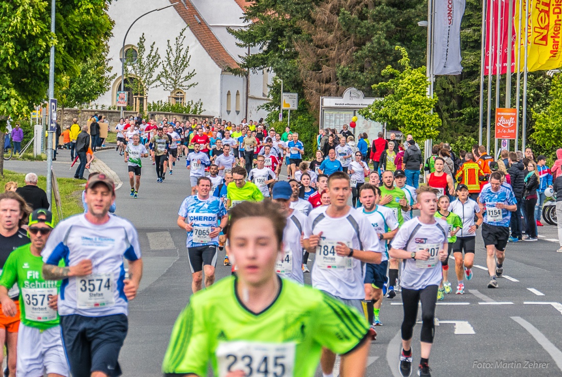 Foto: Martin Zehrer - Nofi-Lauf 2017: Start am Stadtplatz und Ziel beim Siemens... 5,9 Kilometer durch Kemnath und rund herum. Mehr als 8000 Teilnehmer fanden sich in Kemnath zusammen um die S 