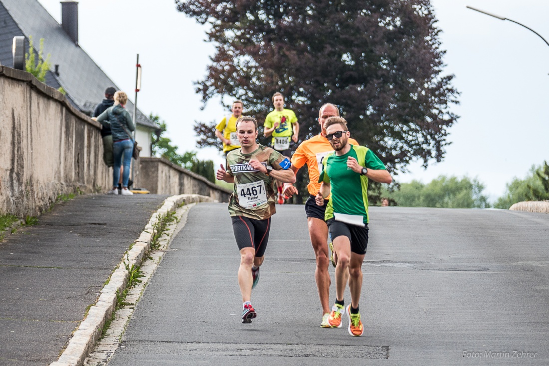 Foto: Martin Zehrer - Nofi-Lauf 2017: Start am Stadtplatz und Ziel beim Siemens... 5,9 Kilometer durch Kemnath und rund herum. Mehr als 8000 Teilnehmer fanden sich in Kemnath zusammen um die S 