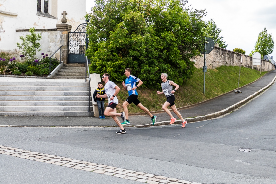 Foto: Martin Zehrer - Nofi-Lauf 2017: Start am Stadtplatz und Ziel beim Siemens... 5,9 Kilometer durch Kemnath und rund herum. Mehr als 8000 Teilnehmer fanden sich in Kemnath zusammen um die S 