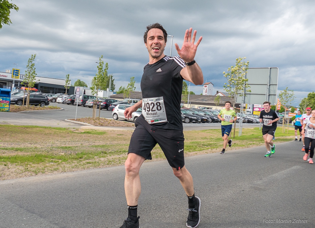 Foto: Martin Zehrer - Nofi-Lauf 2017: Start am Stadtplatz und Ziel beim Siemens... 5,9 Kilometer durch Kemnath und rund herum. Mehr als 8000 Teilnehmer fanden sich in Kemnath zusammen um die S 