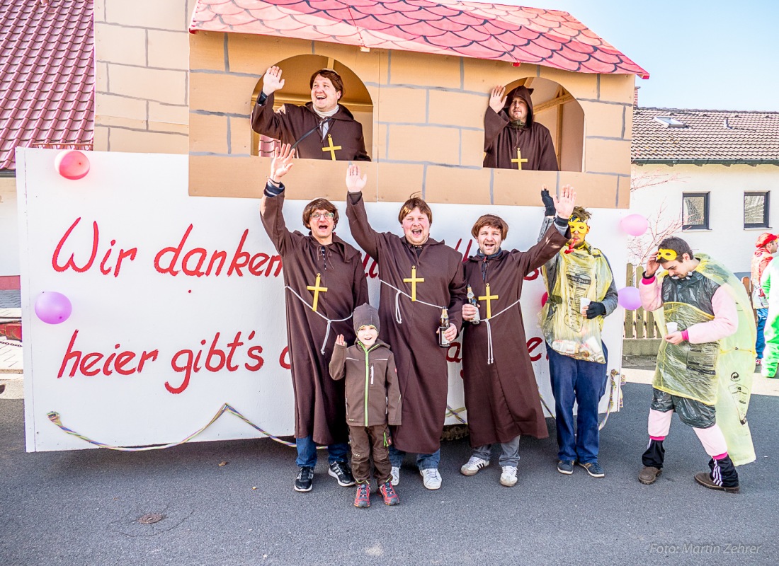 Foto: Martin Zehrer - Fasching in Waldeck 2017... viele Narren, lustiges Volk und Hammer-Wetter :-) 