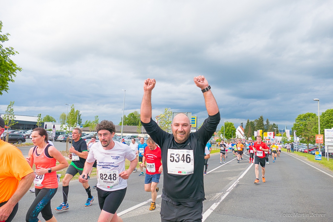 Foto: Martin Zehrer - Nofi-Lauf 2017: Start am Stadtplatz und Ziel beim Siemens... 5,9 Kilometer durch Kemnath und rund herum. Mehr als 8000 Teilnehmer fanden sich in Kemnath zusammen um die S 