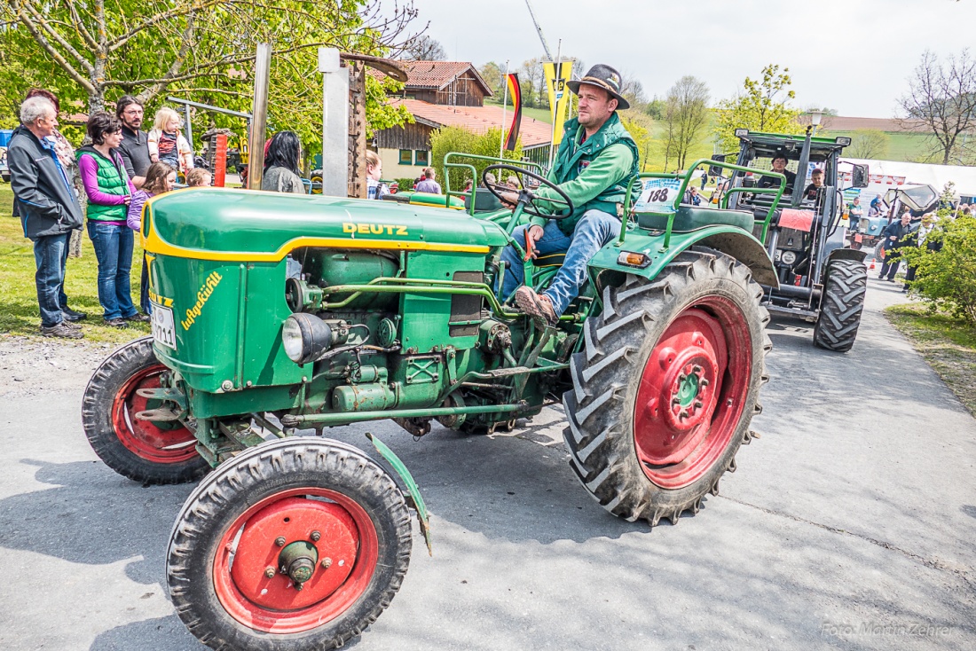 Foto: Martin Zehrer - Bulldogtreffen Kirchenpingarten am 7. Mai 2017: auf gehts zur Rundfahrt mit ca. 300 Traktoren...  