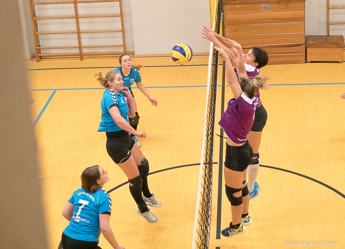 Foto: Martin Zehrer - Kämpfen am Netz! VGF Marktredwitz II vs. TUS Neusorg Volleyball beim Heimspieltag in Neusorg. Die Stimmung war der Hammer!!! 