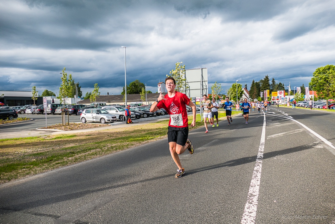 Foto: Martin Zehrer - Nofi-Lauf 2017: Start am Stadtplatz und Ziel beim Siemens... 5,9 Kilometer durch Kemnath und rund herum. Mehr als 8000 Teilnehmer fanden sich in Kemnath zusammen um die S 