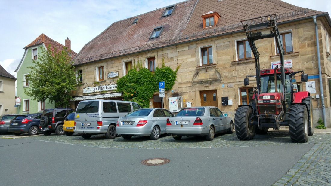 Foto: Martin Zehrer - So parken Landwirte - Gesehen in Kemnath 