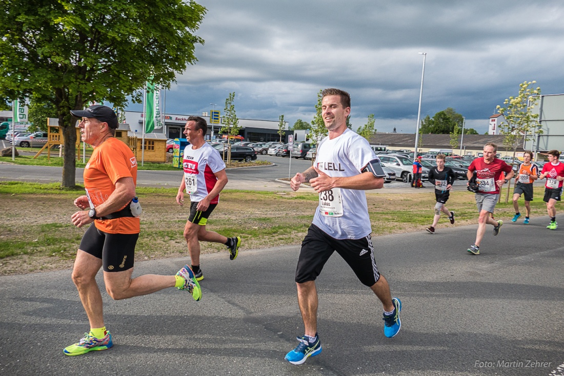 Foto: Martin Zehrer - Nofi-Lauf 2017: Start am Stadtplatz und Ziel beim Siemens... 5,9 Kilometer durch Kemnath und rund herum. Mehr als 8000 Teilnehmer fanden sich in Kemnath zusammen um die S 